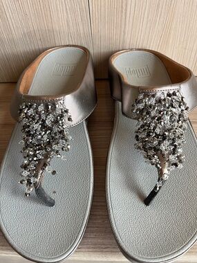Fitflop Champagne Metallic Crystal-Embellished Thong Sandals